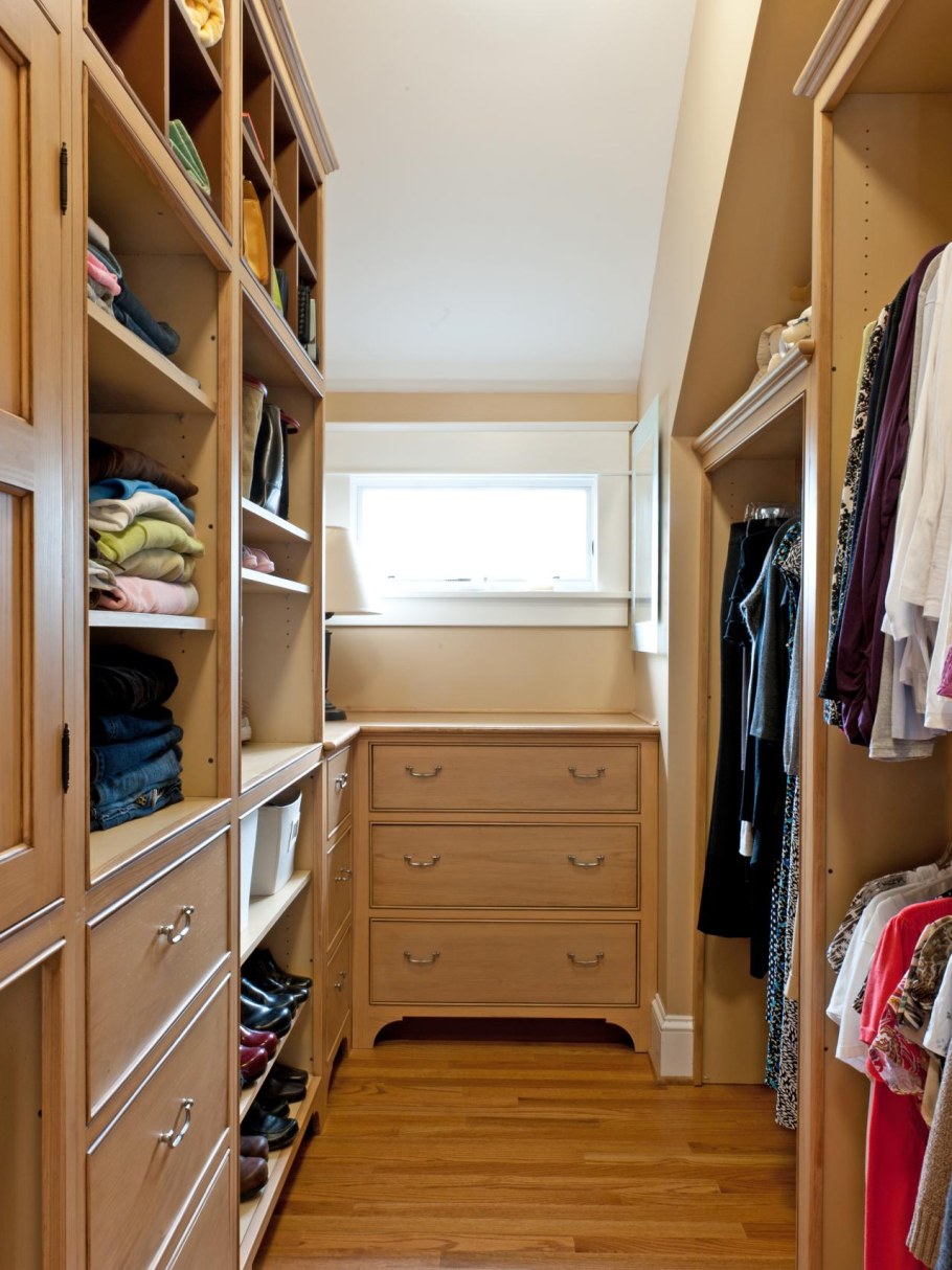 Шкаф на мансарде