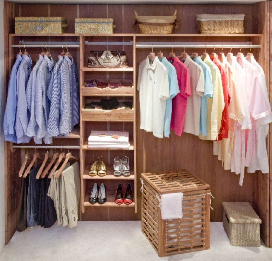 Шкафы в комнате под крышей