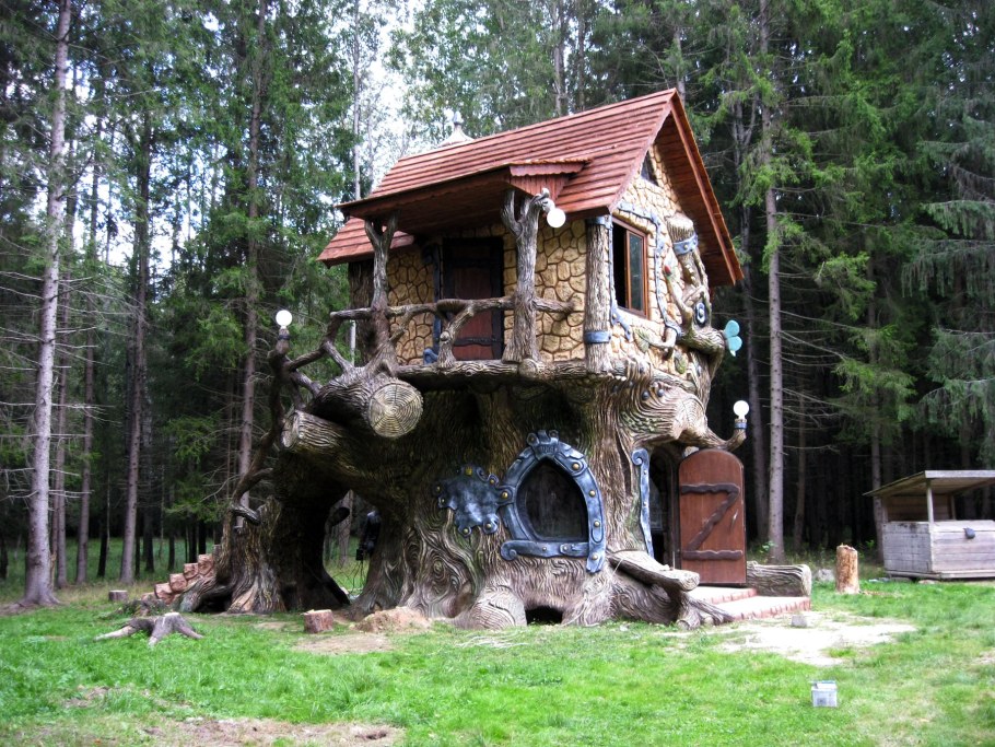 Сказочный домик из бетона
