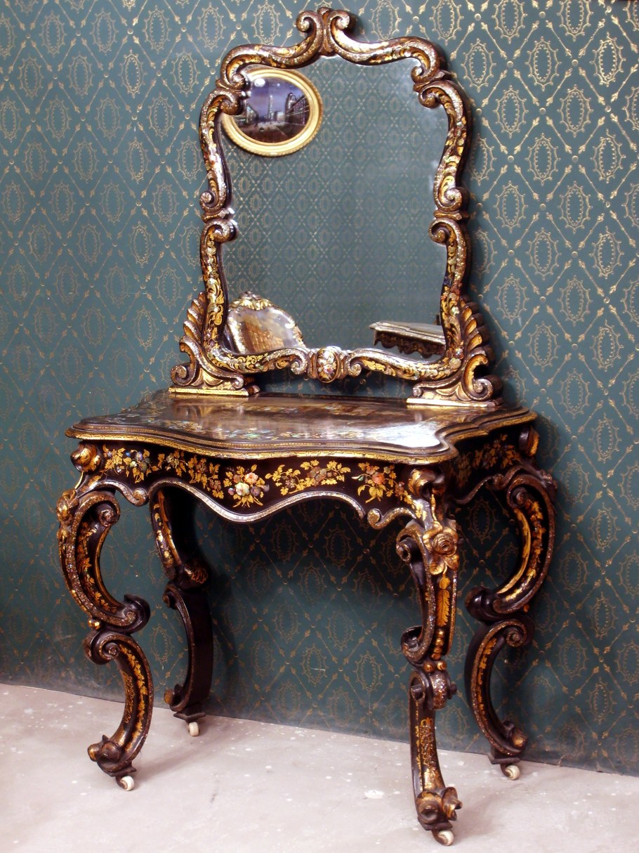 Старинная мебель из папье маше