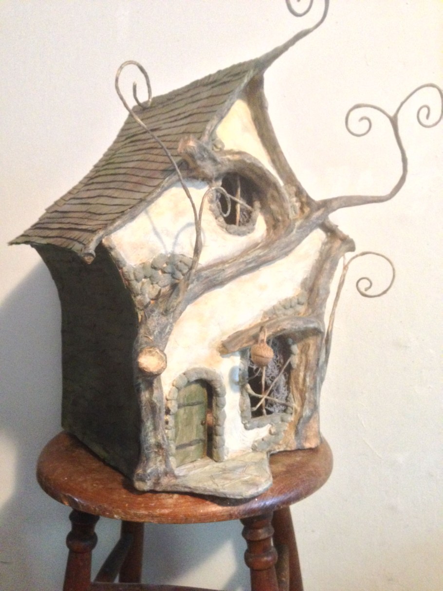 Домик из глины