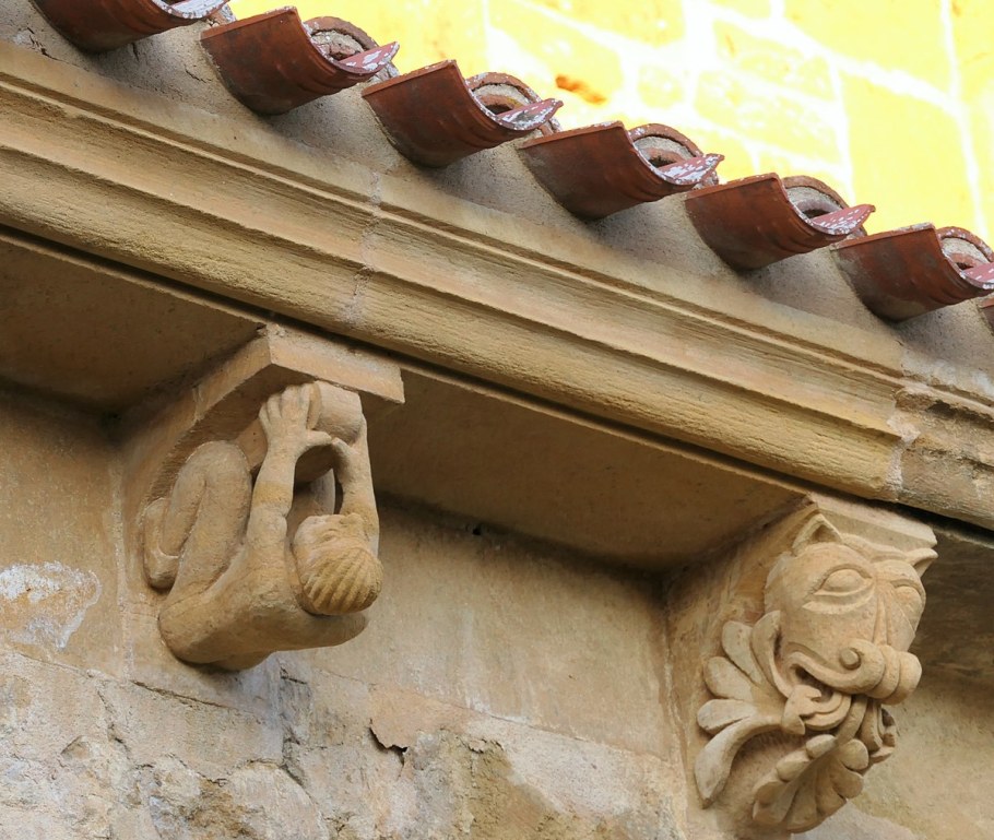 Слезниковый камень в архитектуре