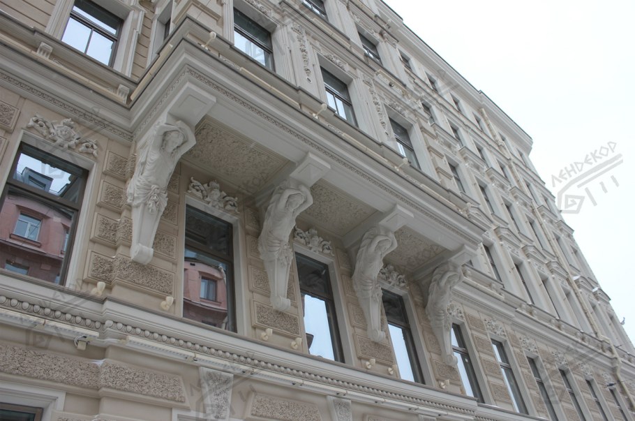 Лепнина на фасаде