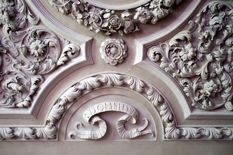 Лепные карнизы в архитектуре