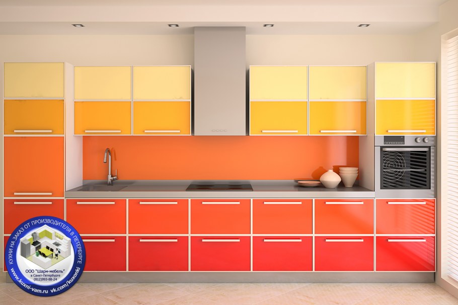Кухня с разноцветными фасадами