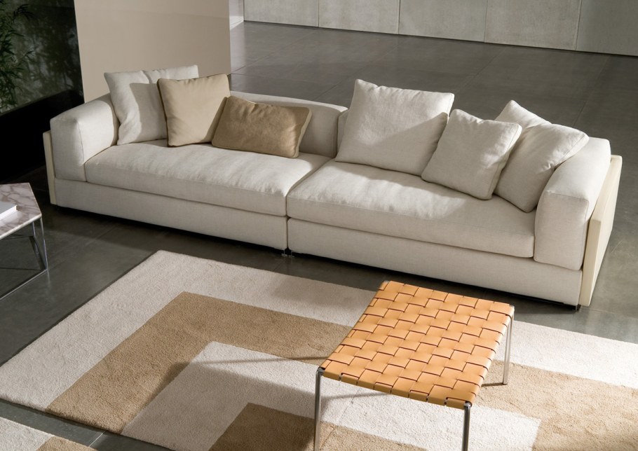 Длинный диван