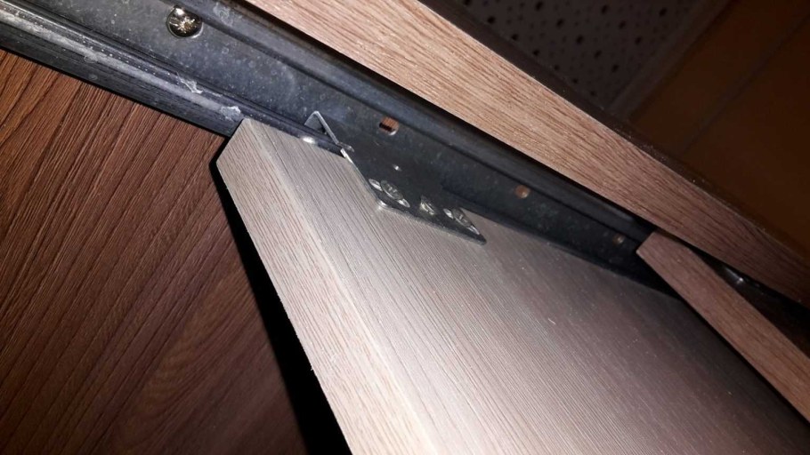 Крепление направляющих для шкафа купе