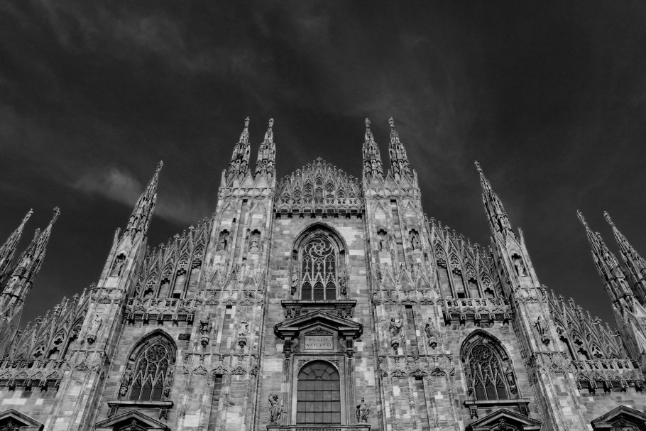 Готический собор чб