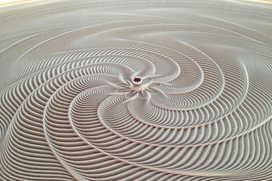 Кинетический стол аукцион