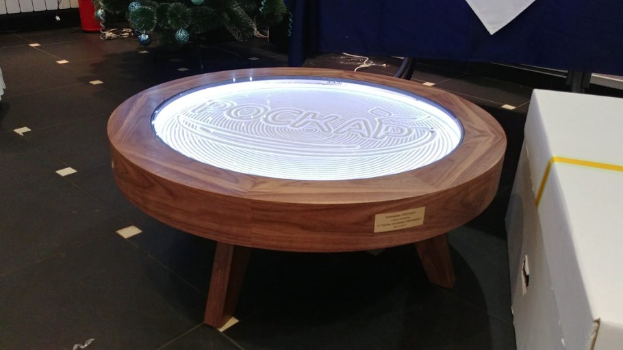 Столик с песком и шариком