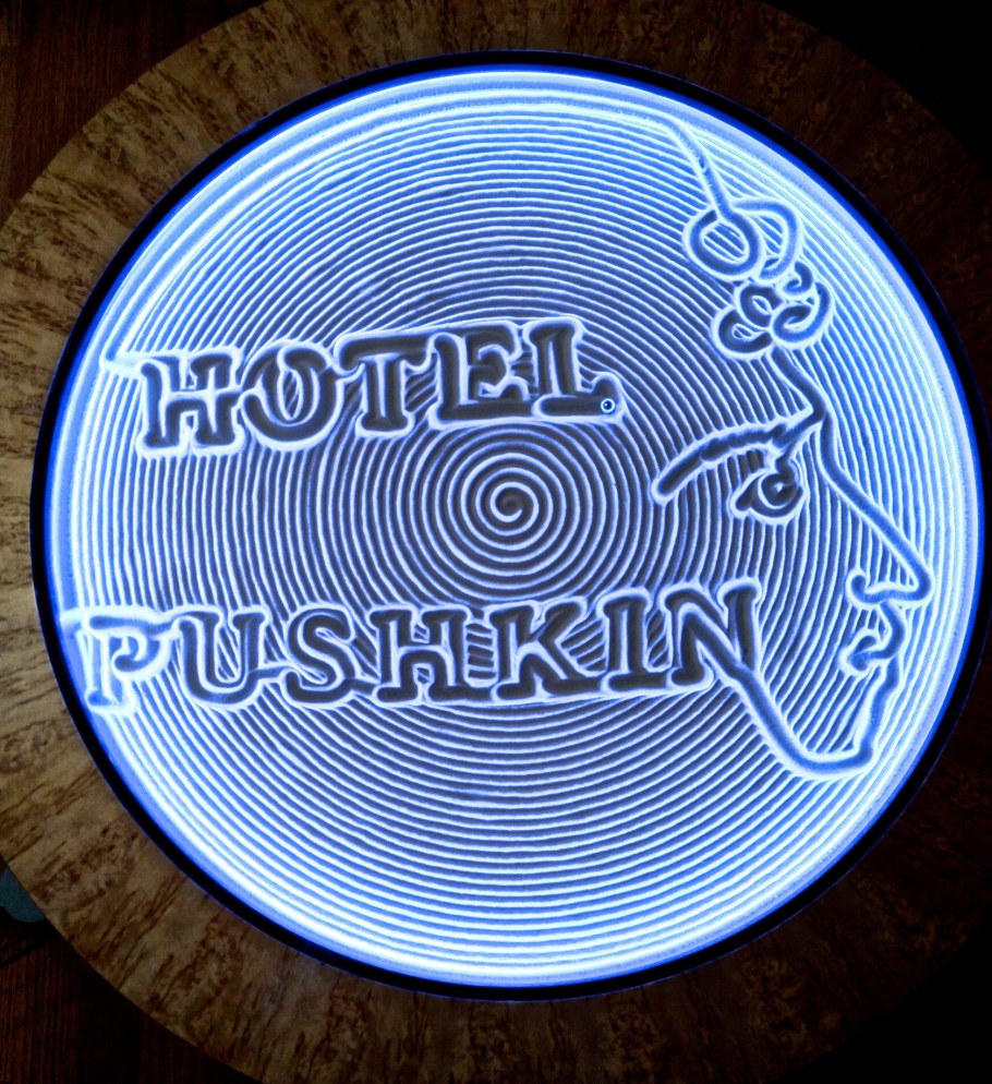 Столик Sisyphus