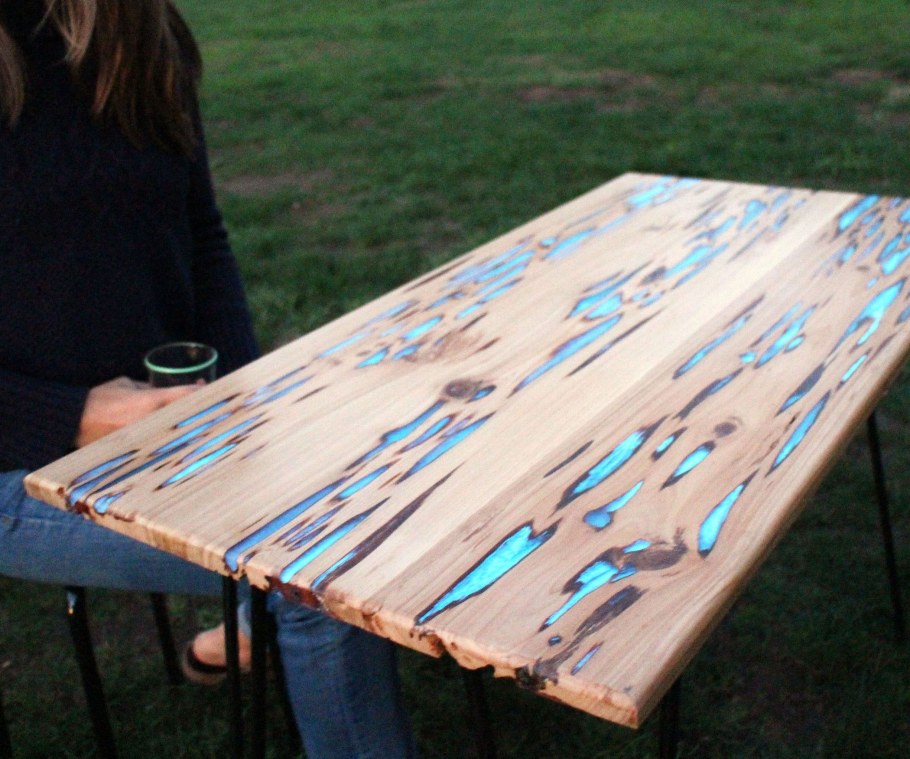 Стол из стекла