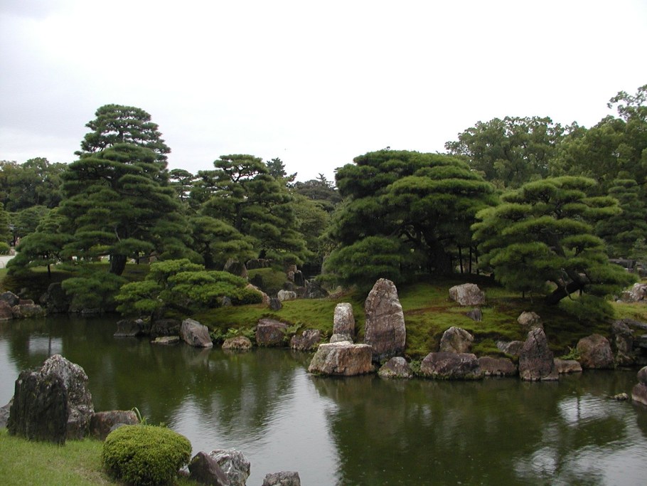 Японский сад в Ботаническом саду в Москве