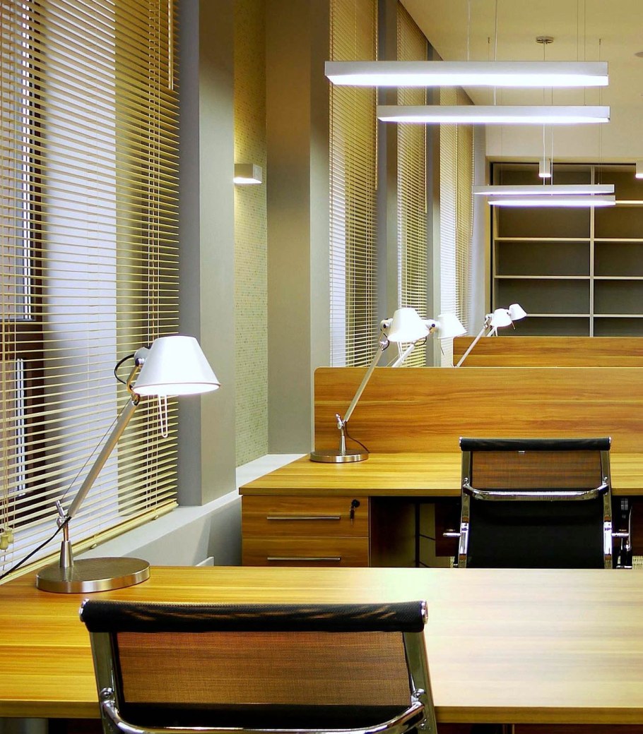 Стена с подсветкой для гостиной