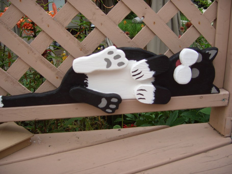 Кормушка для птиц в виде кота