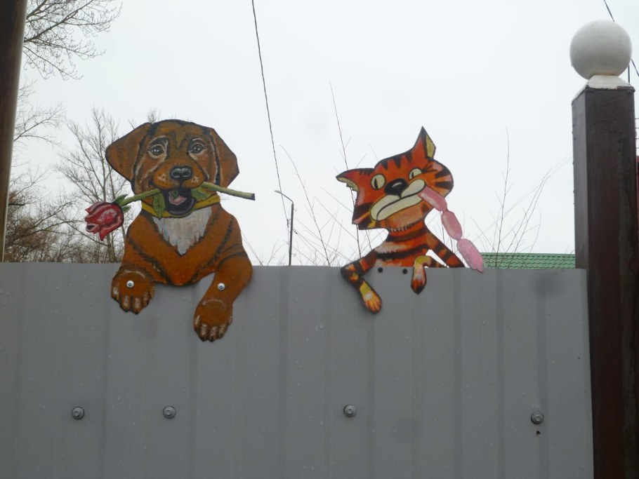 Забавные украшения для забора