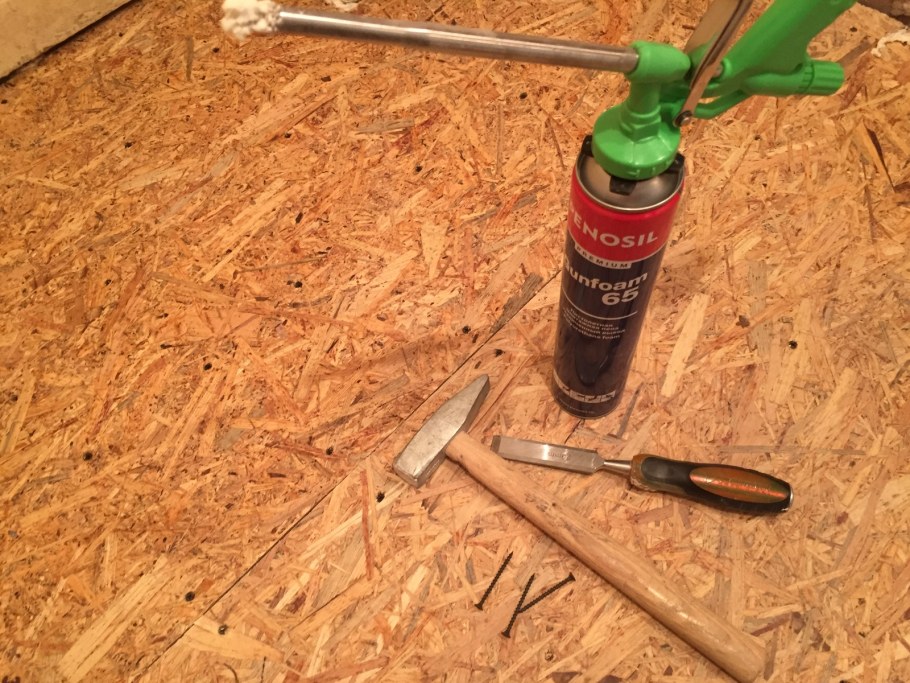 Скрепить деревянную кровать