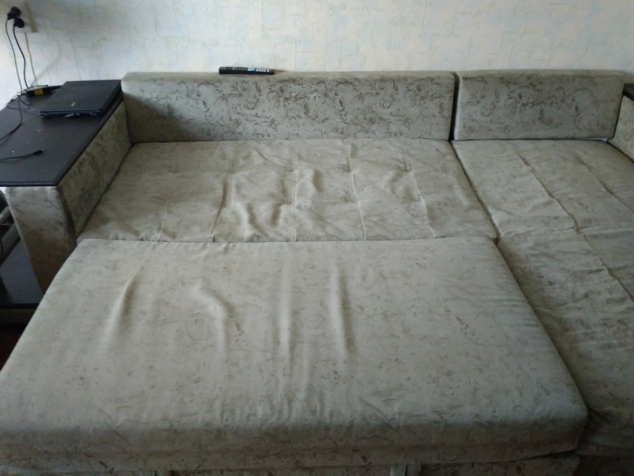 Раскладушка скрипит