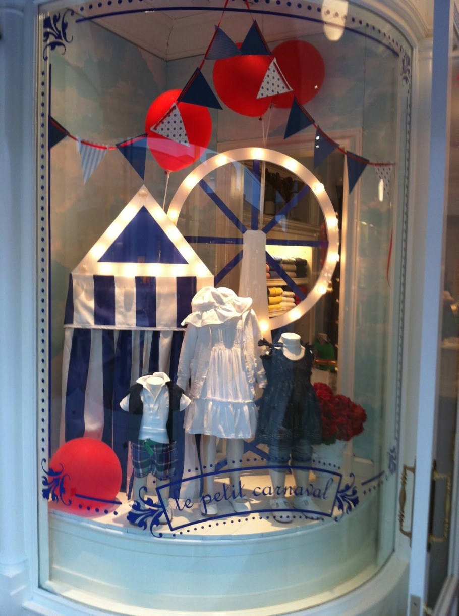 Детская витрина магазина