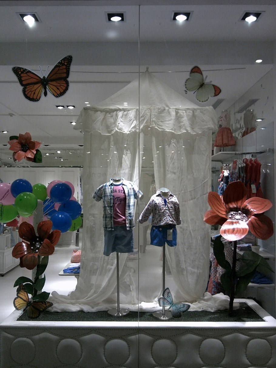 Витрины детских магазинов одежды