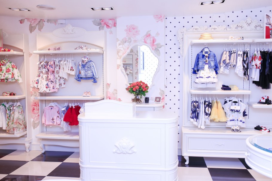 Витрина Monnalisa