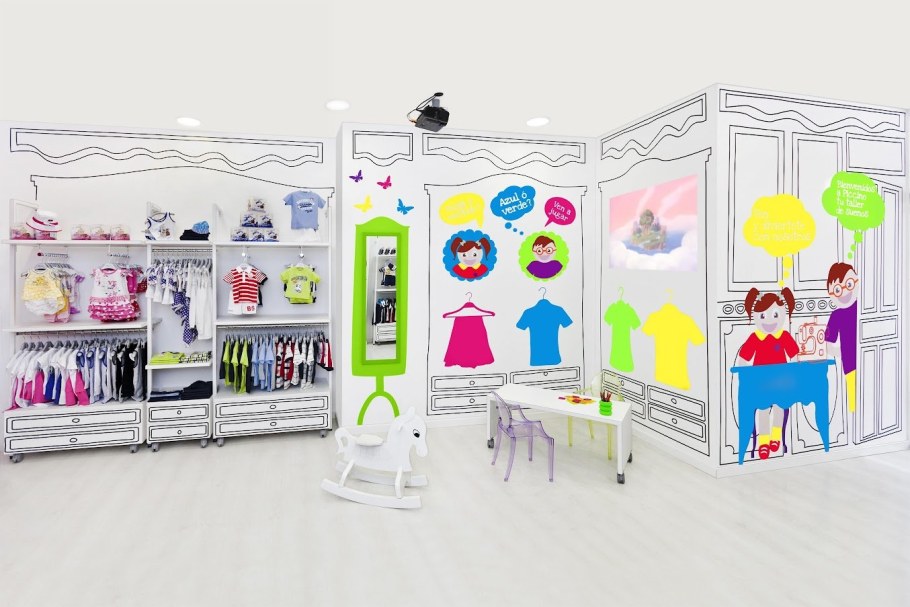 Витрина магазина детской одежды