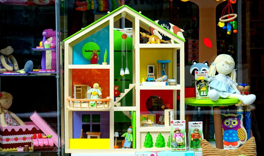 Витрина игрушечного магазина