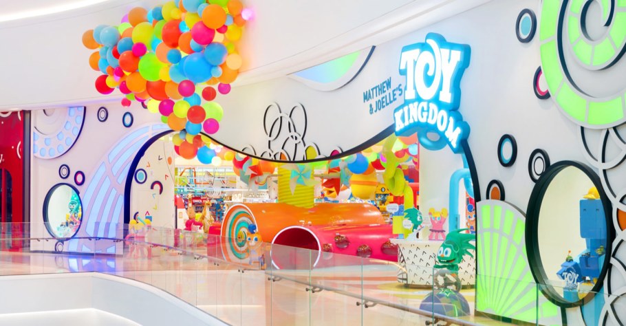 Витрина магазина для детского сада