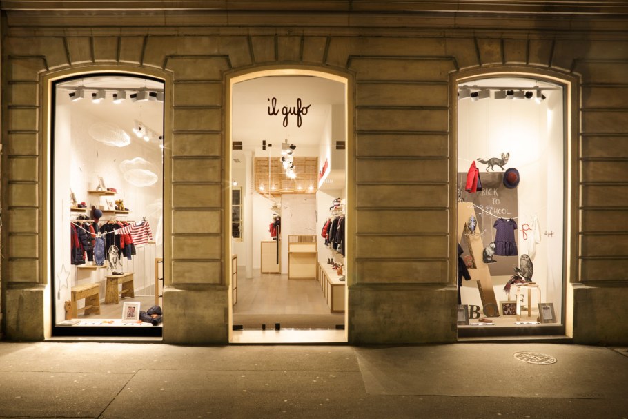 Витрины детских магазинов одежды