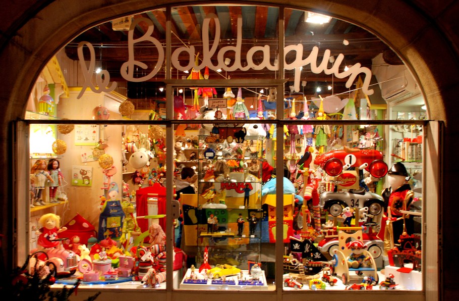 Красивые витрины с игрушками