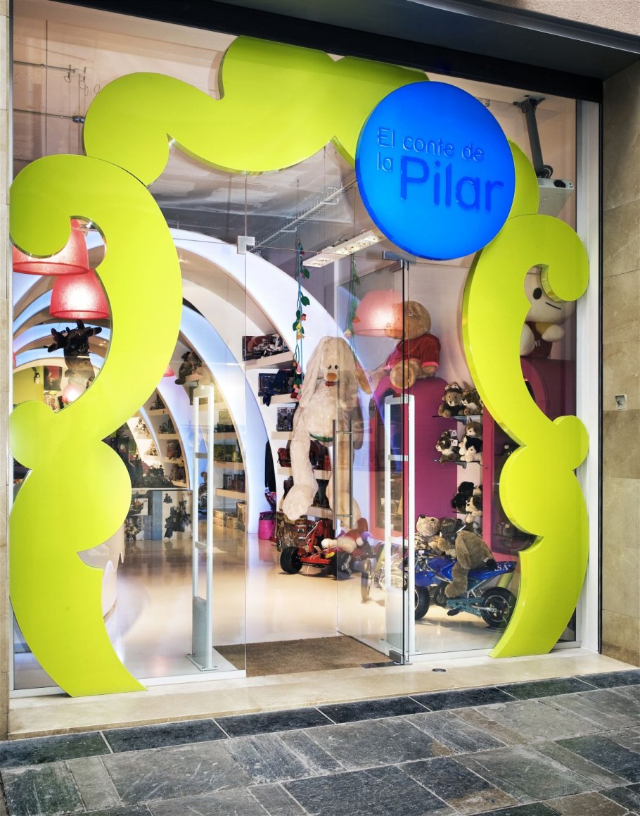 Витрина детского магазина