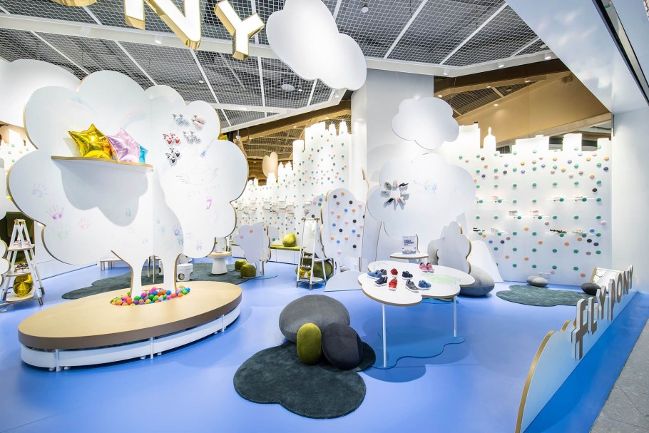 Необычные витрины детских магазинов