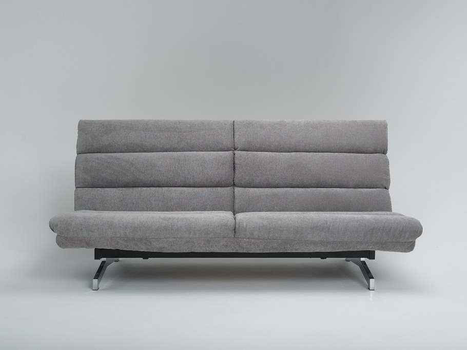 Диван на высоких ножках