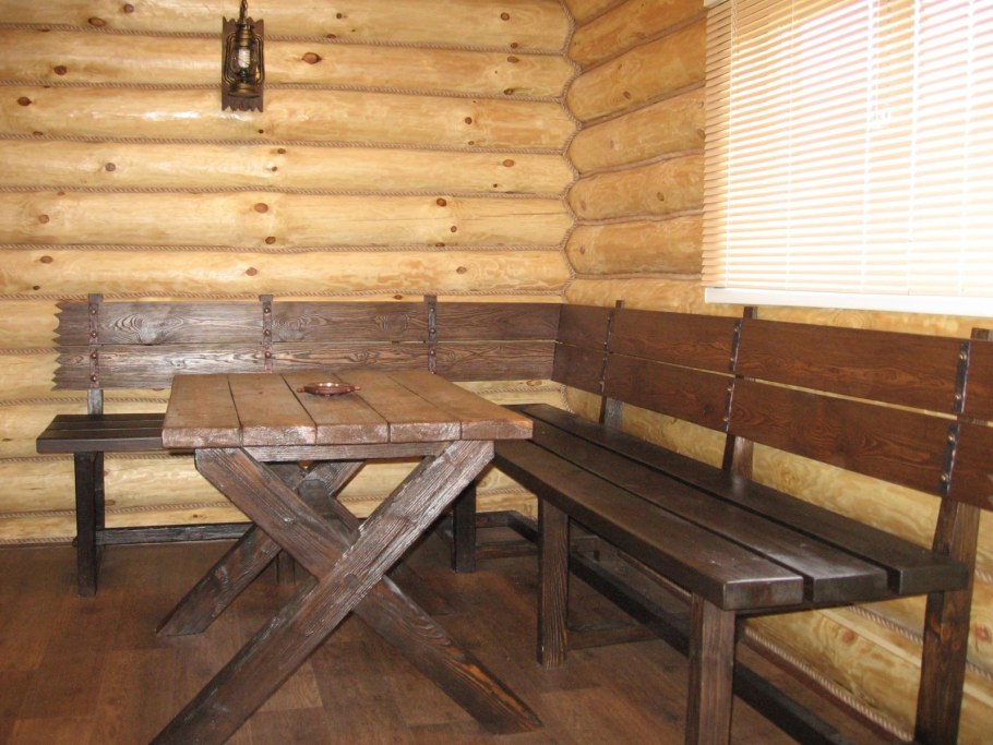 Деревянный диван для бани