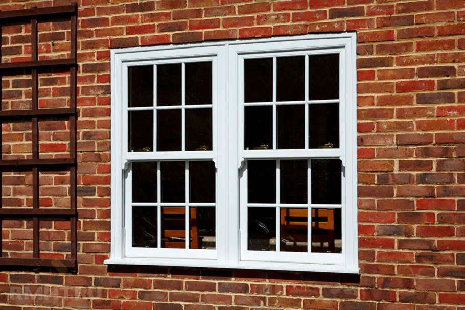 Английское окно пластиковое
