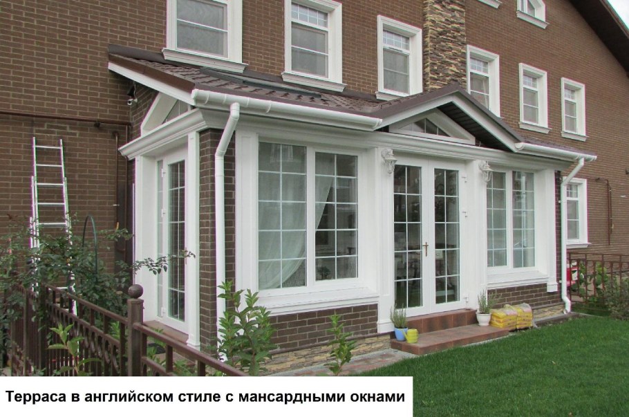 Дом в английском стиле с террасой