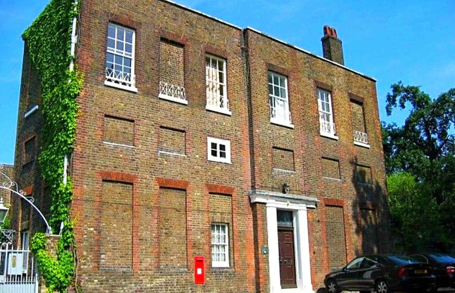 Кирпичные здания в Англии