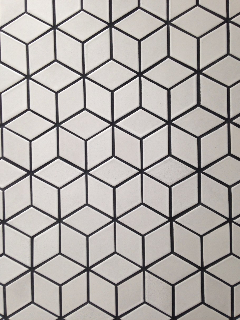 Плитка с геометрическим рисунком