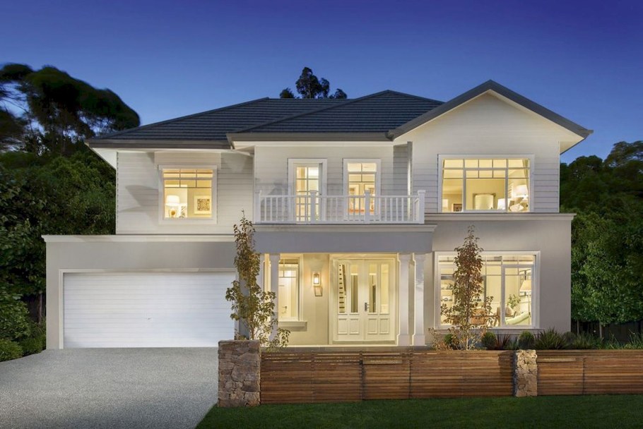 Белый дом двухэтажный красивый