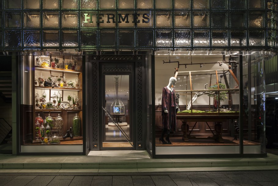 Наружные витрины магазинов