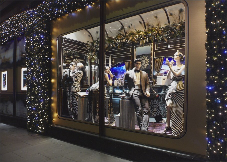 Наружные витрины магазинов