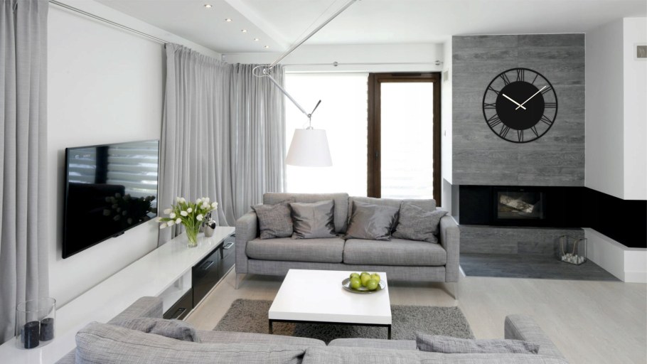 Коричневый диван в интерьере