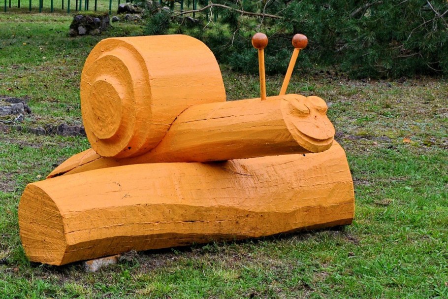 Деревянные фигуры из бревна