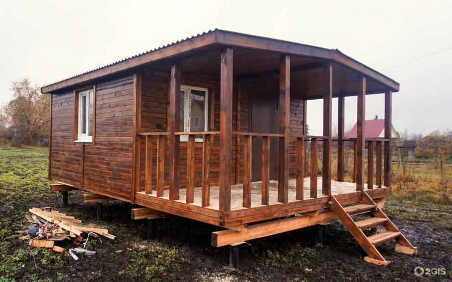 Угловой сарай для дачи