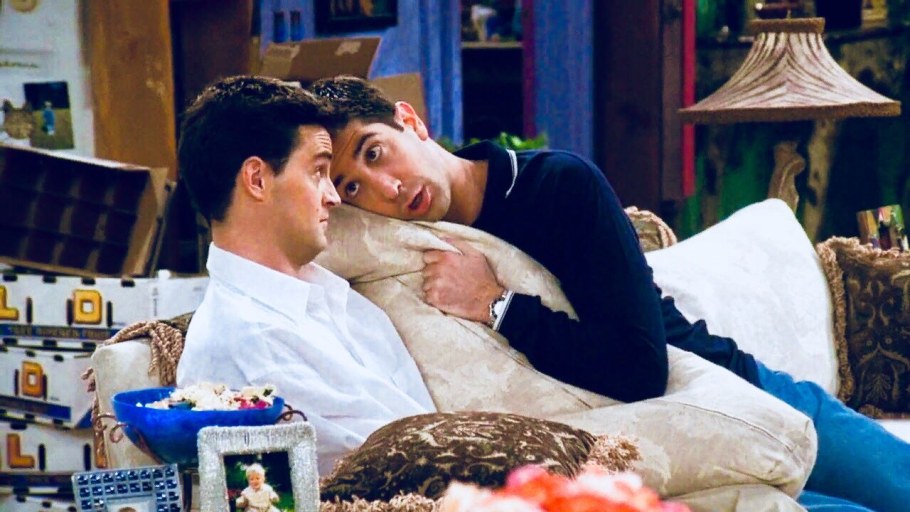 Джаред Падалеки сидит