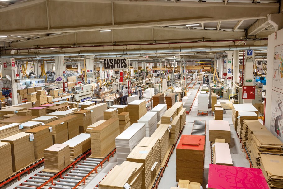 Большой мебельный магазин