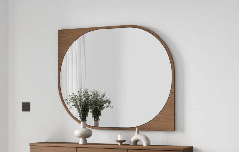 Зеркало в спальне