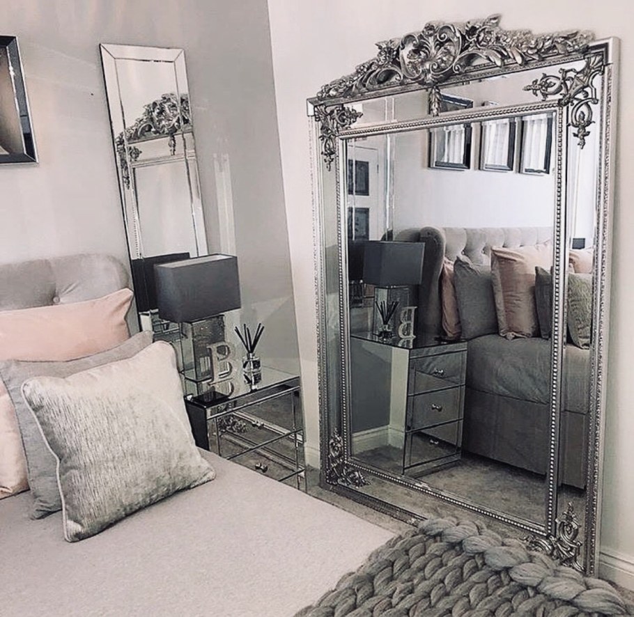 Зеркало в спальне
