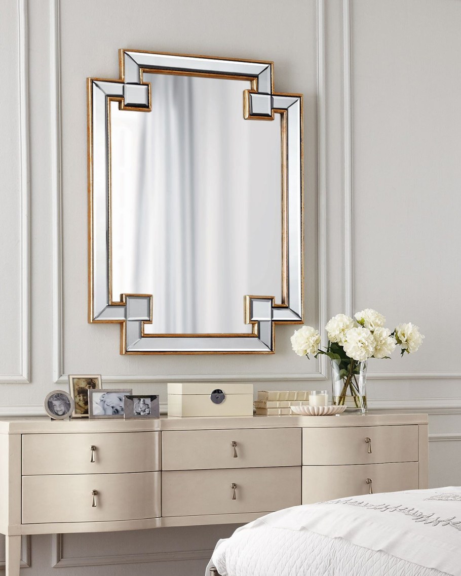 Зеркало в спальне