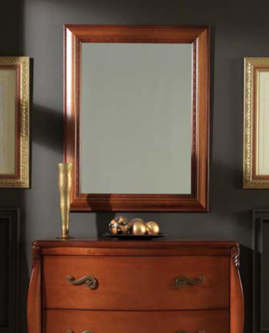 Необычное зеркало в спальню